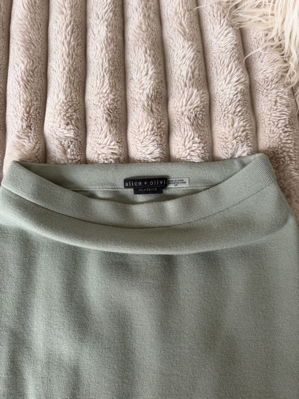 Alice + Olivia Sage Green Cropped V-Neck Cardigan and skirt set - Picture 4 of 5